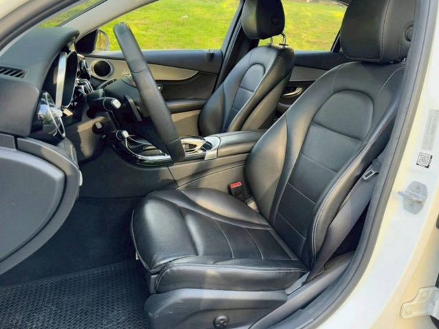 C200 原鈑件 外型沉穩大器 內裝質感出色 動力順暢舒適 通勤代步與商務使用都體面  第6張相片