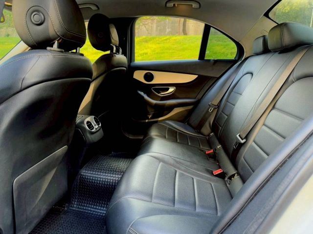 C200 原鈑件 外型沉穩大器 內裝質感出色 動力順暢舒適 通勤代步與商務使用都體面  第7張相片