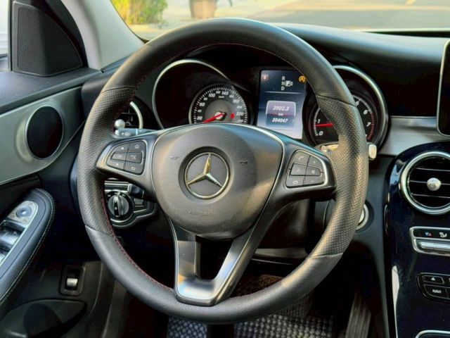 C200 原鈑件 外型沉穩大器 內裝質感出色 動力順暢舒適 通勤代步與商務使用都體面  第8張相片