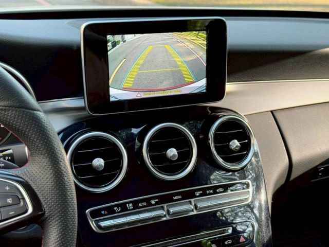 C200 原鈑件 外型沉穩大器 內裝質感出色 動力順暢舒適 通勤代步與商務使用都體面  第9張相片