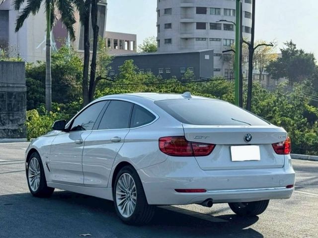 320 GT 原鈑 擁有跑旅外型與寬敞空間 動力順暢 操控靈活 兼顧駕馭樂趣與實用性能 適合喜歡質感與個性的你  第2張相片