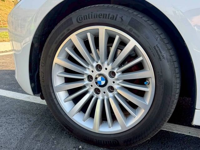 320 GT 原鈑 擁有跑旅外型與寬敞空間 動力順暢 操控靈活 兼顧駕馭樂趣與實用性能 適合喜歡質感與個性的你  第5張相片