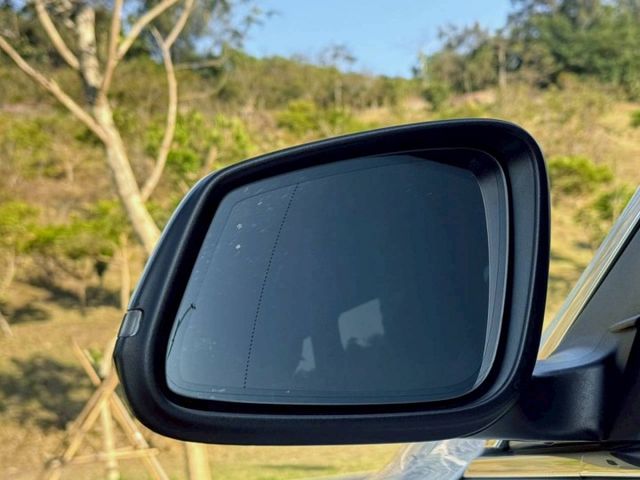 320 GT 原鈑 擁有跑旅外型與寬敞空間 動力順暢 操控靈活 兼顧駕馭樂趣與實用性能 適合喜歡質感與個性的你  第7張相片