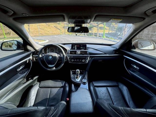 320 GT 原鈑 擁有跑旅外型與寬敞空間 動力順暢 操控靈活 兼顧駕馭樂趣與實用性能 適合喜歡質感與個性的你  第8張相片