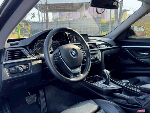 320 GT 原鈑 擁有跑旅外型與寬敞空間 動力順暢 操控靈活 兼顧駕馭樂趣與實用性能 適合喜歡質感與個性的你  第11張相片