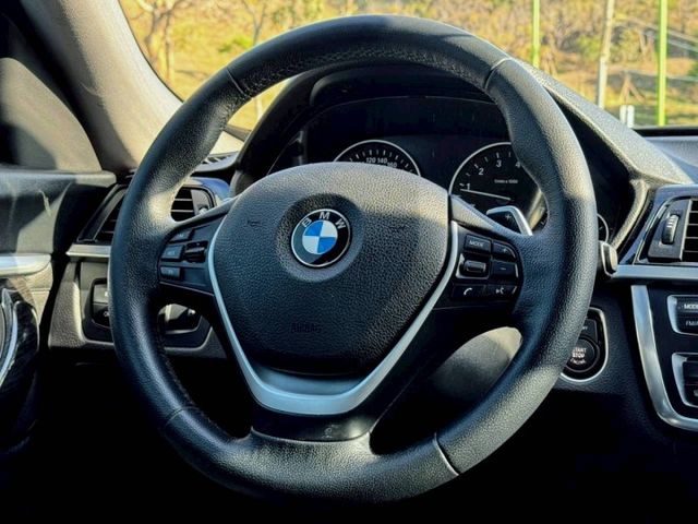 320 GT 原鈑 擁有跑旅外型與寬敞空間 動力順暢 操控靈活 兼顧駕馭樂趣與實用性能 適合喜歡質感與個性的你  第12張相片