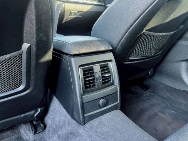 320 GT 原鈑 擁有跑旅外型與寬敞空間 動力順暢 操控靈活 兼顧駕馭樂趣與實用性能 適合喜歡質感與個性的你  第17張相片