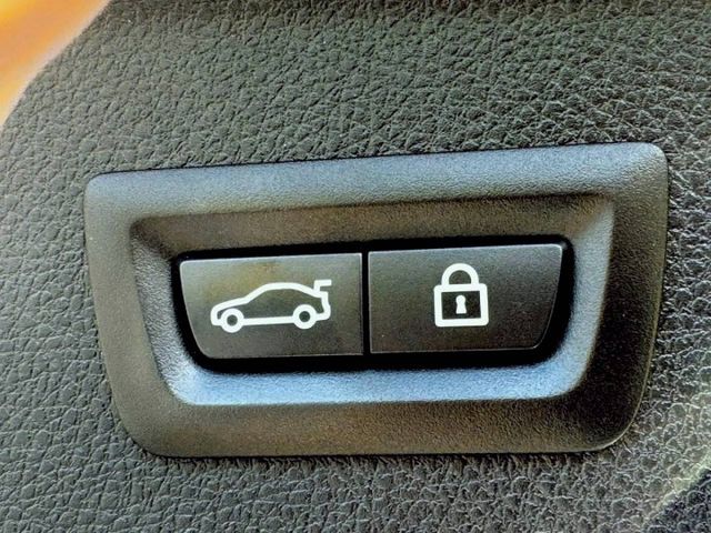 320 GT 原鈑 擁有跑旅外型與寬敞空間 動力順暢 操控靈活 兼顧駕馭樂趣與實用性能 適合喜歡質感與個性的你  第18張相片