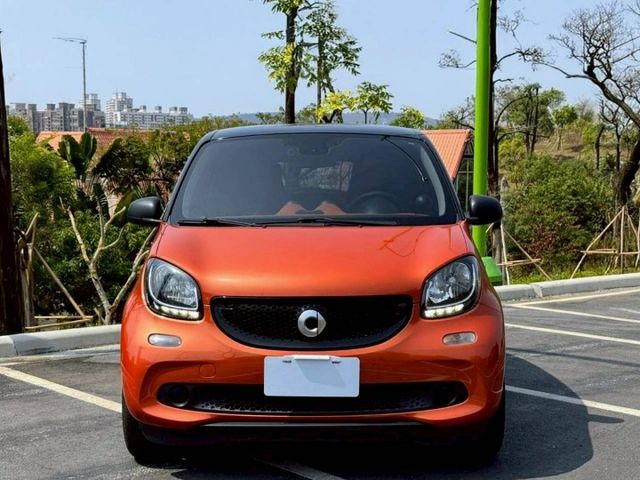 Smart ForFour 66kw Passion 原鈑 小巧靈活 都會代步方便 停車輕鬆無壓力 外型時尚有型  第3張相片