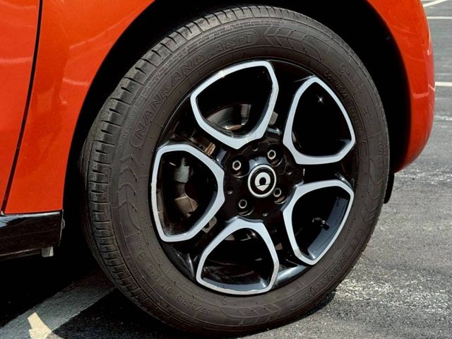 Smart ForFour 66kw Passion 原鈑 小巧靈活 都會代步方便 停車輕鬆無壓力 外型時尚有型  第5張相片