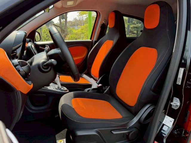 Smart ForFour 66kw Passion 原鈑 小巧靈活 都會代步方便 停車輕鬆無壓力 外型時尚有型  第7張相片