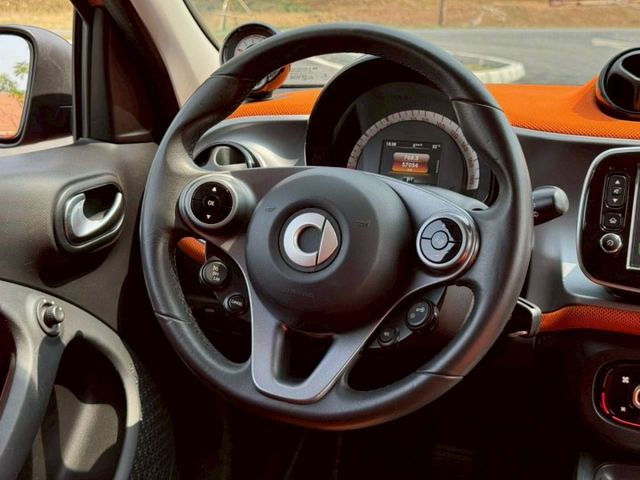 Smart ForFour 66kw Passion 原鈑 小巧靈活 都會代步方便 停車輕鬆無壓力 外型時尚有型  第9張相片