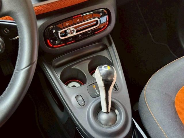 Smart ForFour 66kw Passion 原鈑 小巧靈活 都會代步方便 停車輕鬆無壓力 外型時尚有型  第12張相片