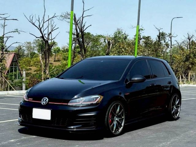 GTI Performance 大P 認證車 鋼炮魅力十足 渦輪動力飽滿 操控靈活帶勁 經典掀背外型配空間 熱血駕馭  第1張相片