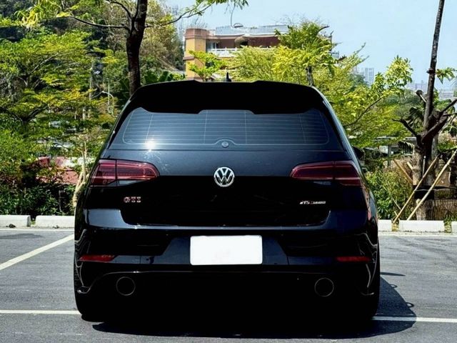 GTI Performance 大P 認證車 鋼炮魅力十足 渦輪動力飽滿 操控靈活帶勁 經典掀背外型配空間 熱血駕馭  第4張相片