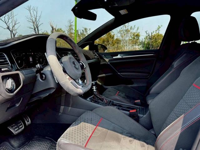 GTI Performance 大P 認證車 鋼炮魅力十足 渦輪動力飽滿 操控靈活帶勁 經典掀背外型配空間 熱血駕馭  第9張相片