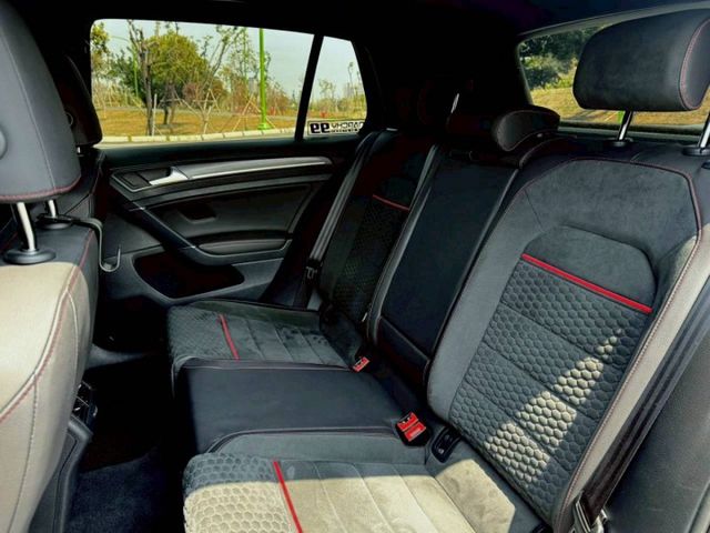 GTI Performance 大P 認證車 鋼炮魅力十足 渦輪動力飽滿 操控靈活帶勁 經典掀背外型配空間 熱血駕馭  第10張相片