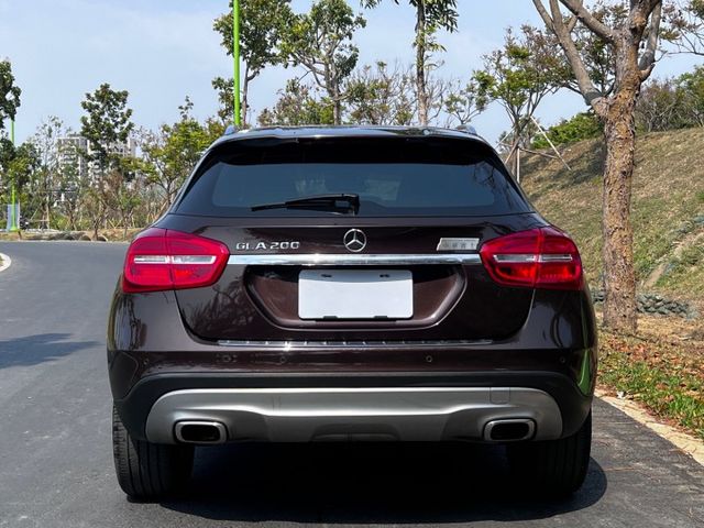 Gla200 原鈑件 小巧休旅結合賓士質感 渦輪動力輕快省油 底盤穩定扎實 通勤代步與假日出遊都合適  第4張相片