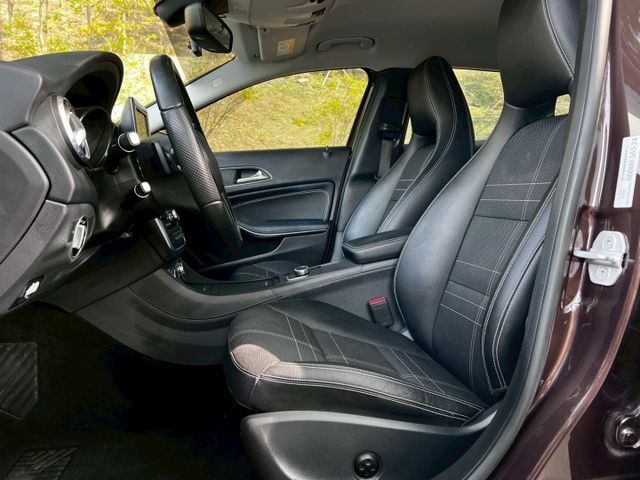 Gla200 原鈑件 小巧休旅結合賓士質感 渦輪動力輕快省油 底盤穩定扎實 通勤代步與假日出遊都合適  第6張相片