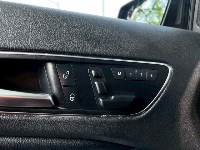 Gla200 原鈑件 小巧休旅結合賓士質感 渦輪動力輕快省油 底盤穩定扎實 通勤代步與假日出遊都合適  第9張相片