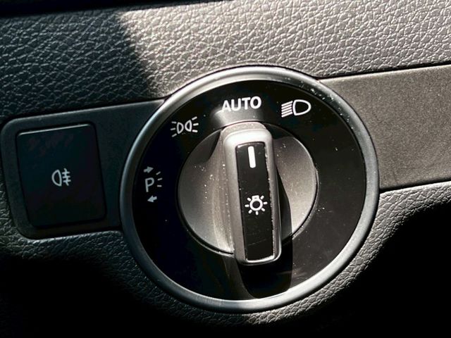 Gla200 原鈑件 小巧休旅結合賓士質感 渦輪動力輕快省油 底盤穩定扎實 通勤代步與假日出遊都合適  第10張相片