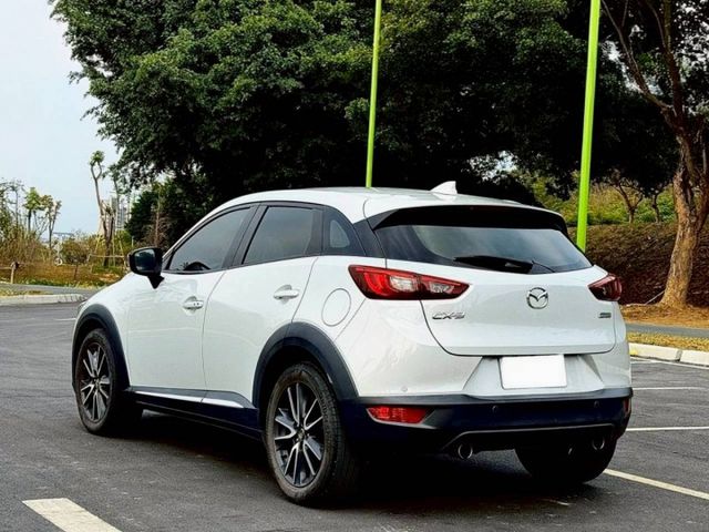 Cx3 頂級型 原鈑件 外型俐落 車身靈活 內裝質感細膩 操控輕快順手 兼顧都會代步與休旅實用性  第2張相片