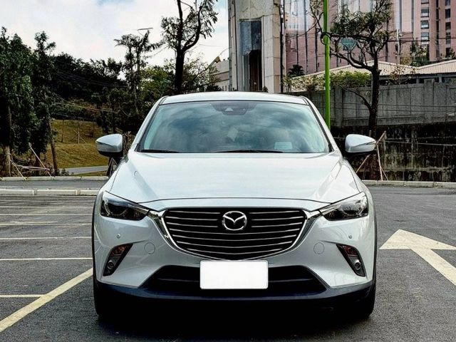 Cx3 頂級型 原鈑件 外型俐落 車身靈活 內裝質感細膩 操控輕快順手 兼顧都會代步與休旅實用性  第3張相片