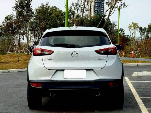 Cx3 頂級型 原鈑件 外型俐落 車身靈活 內裝質感細膩 操控輕快順手 兼顧都會代步與休旅實用性  第4張相片