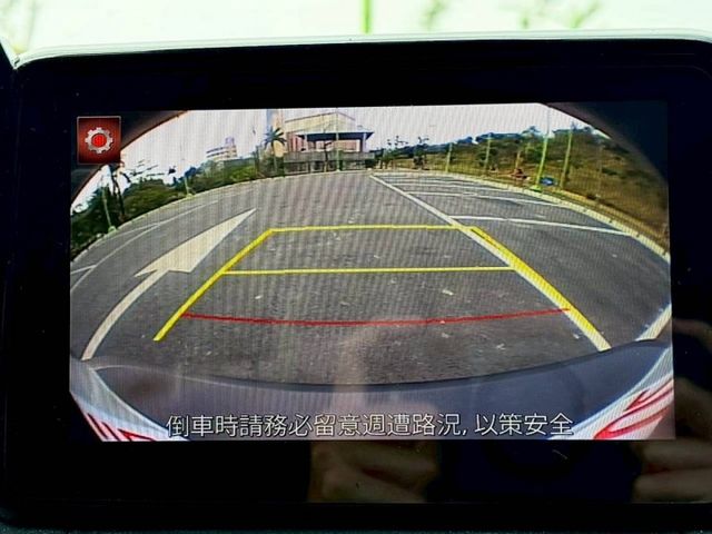 Cx3 頂級型 原鈑件 外型俐落 車身靈活 內裝質感細膩 操控輕快順手 兼顧都會代步與休旅實用性  第14張相片