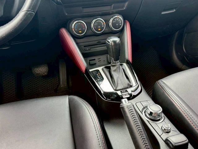 Cx3 頂級型 原鈑件 外型俐落 車身靈活 內裝質感細膩 操控輕快順手 兼顧都會代步與休旅實用性  第15張相片