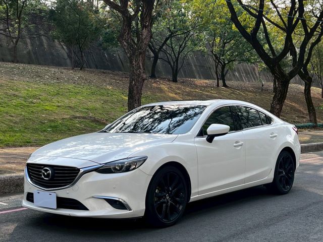 Mazda 6 柴油頂級型 原鈑 外型流線帥氣 操控沉穩順手 底盤扎實有質感 內裝簡約耐看 兼具駕馭樂趣與舒適乘坐  第1張相片