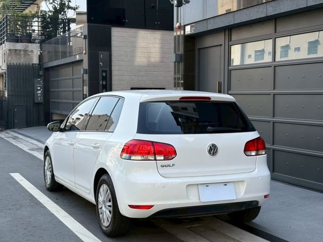 Golf 掀背經典代表 操控靈活 底盤紮實 車室質感出色 兼顧通勤便利與駕馭樂趣 實用與品味兼具  第2張相片