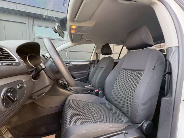 Golf 掀背經典代表 操控靈活 底盤紮實 車室質感出色 兼顧通勤便利與駕馭樂趣 實用與品味兼具  第6張相片