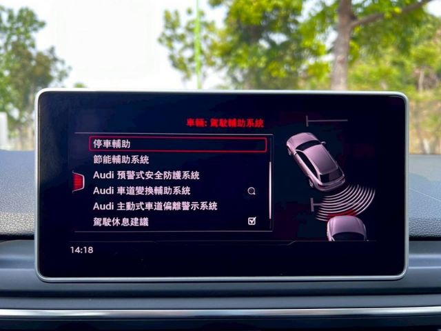 A4 avant 原鈑 兼具運動感與實用空間 操控穩定 質感細膩 旅行車身更顯品味 日常代步與家庭出遊都合適  第13張相片