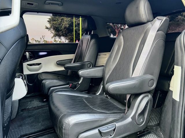 Carnival 尊貴7人座 MPV 空間寬敞 乘坐舒適 配備豐富又有質感 家庭出遊 商務接送都體面又實用  第9張相片