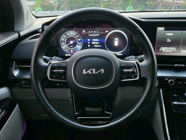 Carnival 尊貴7人座 MPV 空間寬敞 乘坐舒適 配備豐富又有質感 家庭出遊 商務接送都體面又實用  第11張相片