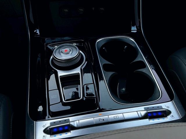 Carnival 尊貴7人座 MPV 空間寬敞 乘坐舒適 配備豐富又有質感 家庭出遊 商務接送都體面又實用  第16張相片