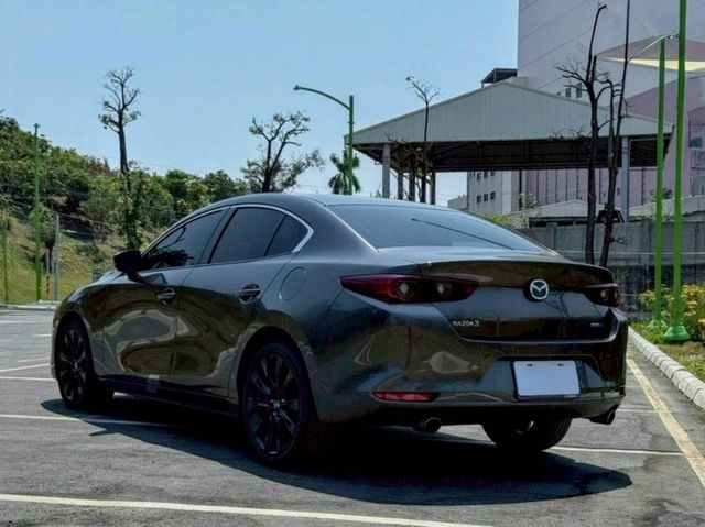 Mazda3 20S Premium 原鈑 質感與科技兼具 外型俐落 配備完善 內裝精緻舒適 展現日系房車高質感魅力  第2張相片