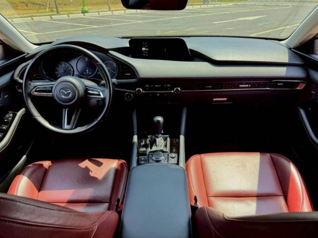 Mazda3 20S Premium 原鈑 質感與科技兼具 外型俐落 配備完善 內裝精緻舒適 展現日系房車高質感魅力  第5張相片