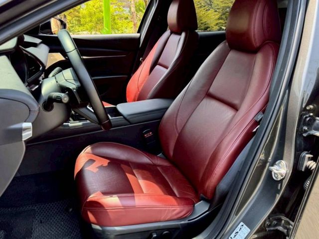 Mazda3 20S Premium 原鈑 質感與科技兼具 外型俐落 配備完善 內裝精緻舒適 展現日系房車高質感魅力  第6張相片