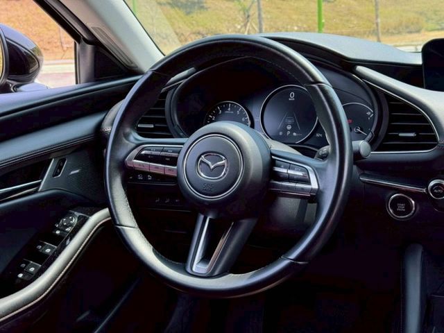 Mazda3 20S Premium 原鈑 質感與科技兼具 外型俐落 配備完善 內裝精緻舒適 展現日系房車高質感魅力  第9張相片