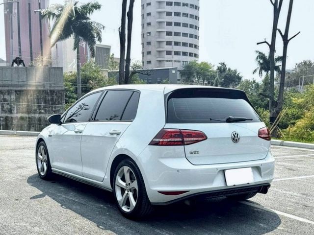 Golf gti 經典鋼炮代表 操控靈活 加速帶勁 日常代步與熱血駕馭一次滿足 實用又有樂趣的好選擇  第2張相片