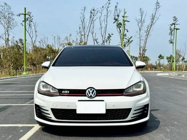 Golf gti 經典鋼炮代表 操控靈活 加速帶勁 日常代步與熱血駕馭一次滿足 實用又有樂趣的好選擇  第3張相片