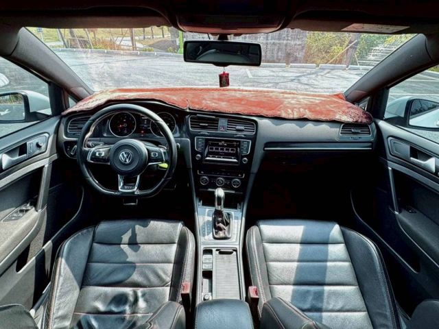 Golf gti 經典鋼炮代表 操控靈活 加速帶勁 日常代步與熱血駕馭一次滿足 實用又有樂趣的好選擇  第5張相片