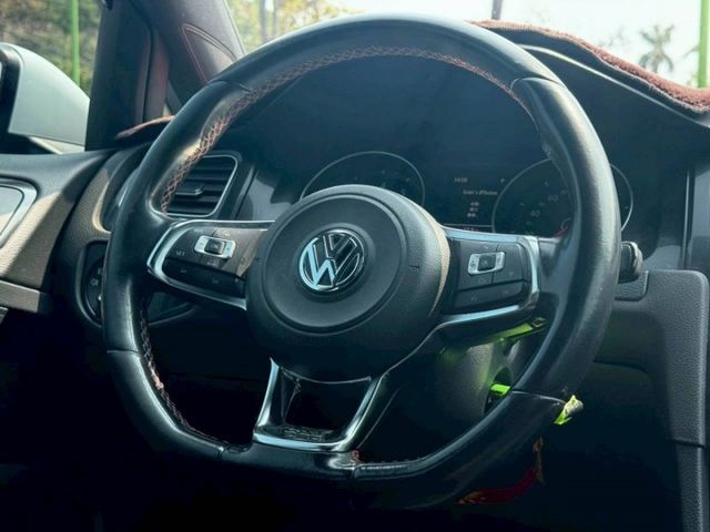 Golf gti 經典鋼炮代表 操控靈活 加速帶勁 日常代步與熱血駕馭一次滿足 實用又有樂趣的好選擇  第8張相片