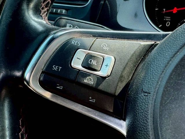 Golf gti 經典鋼炮代表 操控靈活 加速帶勁 日常代步與熱血駕馭一次滿足 實用又有樂趣的好選擇  第9張相片