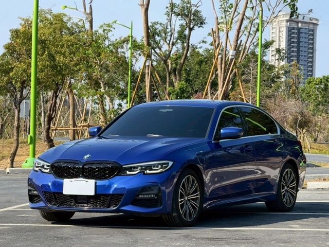 320i 首發粄 認證原鈑件 5AU智慧駕駛 盲點偵測 抬頭顯示器 HK音響 360環景影像  第1張相片