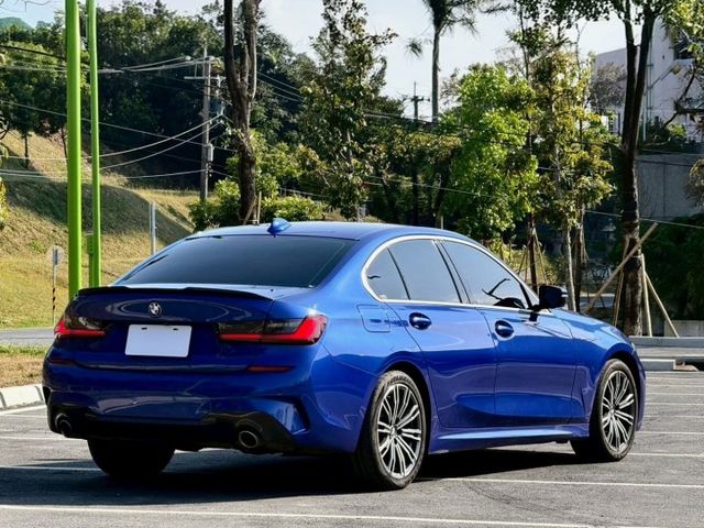 320i 首發粄 認證原鈑件 5AU智慧駕駛 盲點偵測 抬頭顯示器 HK音響 360環景影像  第2張相片