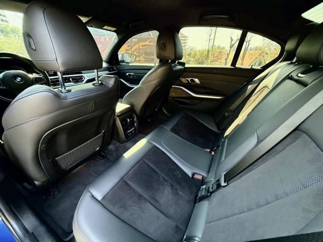 320i 首發粄 認證原鈑件 5AU智慧駕駛 盲點偵測 抬頭顯示器 HK音響 360環景影像  第9張相片