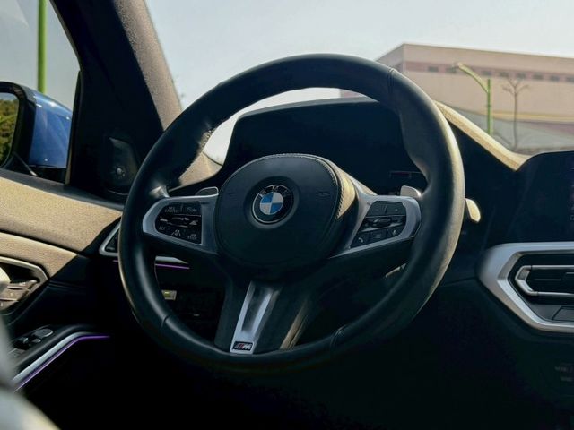 320i 首發粄 認證原鈑件 5AU智慧駕駛 盲點偵測 抬頭顯示器 HK音響 360環景影像  第10張相片